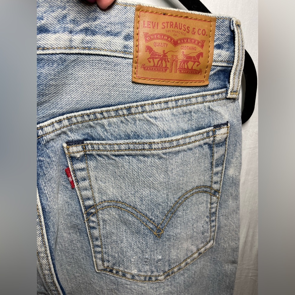 Levi’s distressed high waisted jeans
